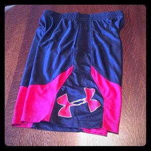 Under Armour Black/Red Athletic Shorts L